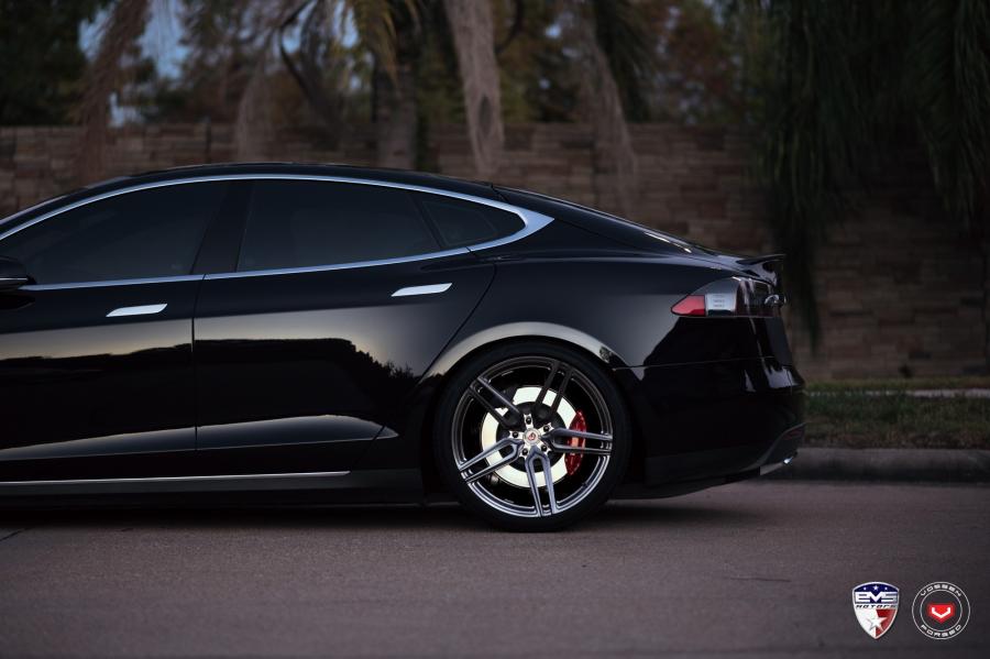 Детали экстерьера Tesla Model S on Vossen Wheels (HC-1) 2016 года  (фото 23 из 23)